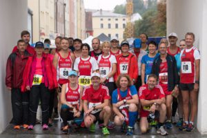 Ein Großteil der Athleten des LVR Geiselhöring beim 14. Dingolfinger Halbmarathon